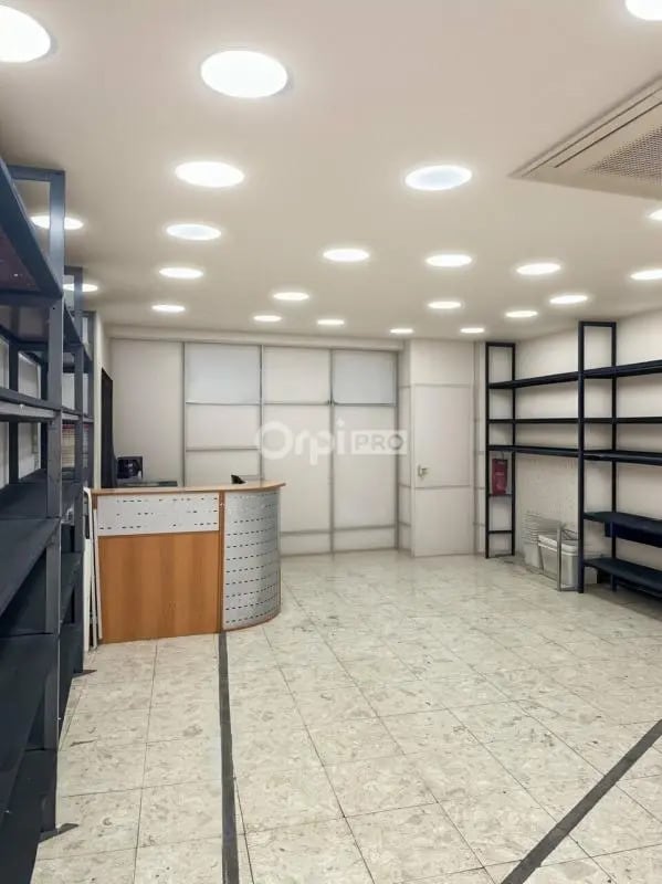 Plus de détails pour Local commercial à vendre