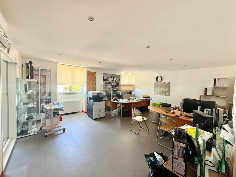 Bureau dans Le Muy à louer - Photo de l’immeuble – Image 1 sur 5