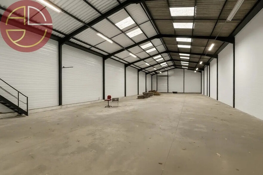 Industriel/Logistique dans Lespinasse à vendre - Photo de l’immeuble – Image 3 sur 7