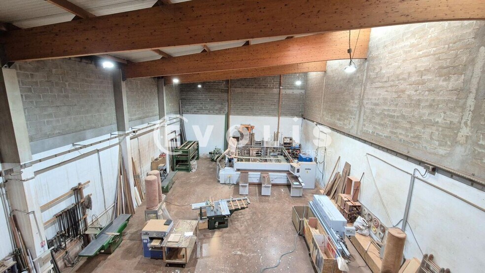 Local d'activités dans Pontault-Combault à vendre - Photo de l’immeuble – Image 2 sur 5