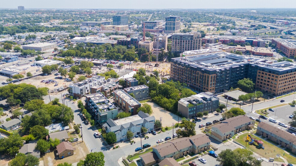 811 E Park Ave, San Antonio, TX à vendre - Photo de l’immeuble – Image 2 sur 5