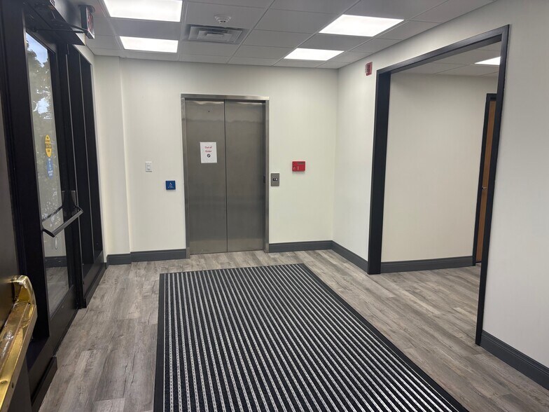 1829 Maple Rd, Williamsville, NY à louer - Photo de l’immeuble – Image 3 sur 71