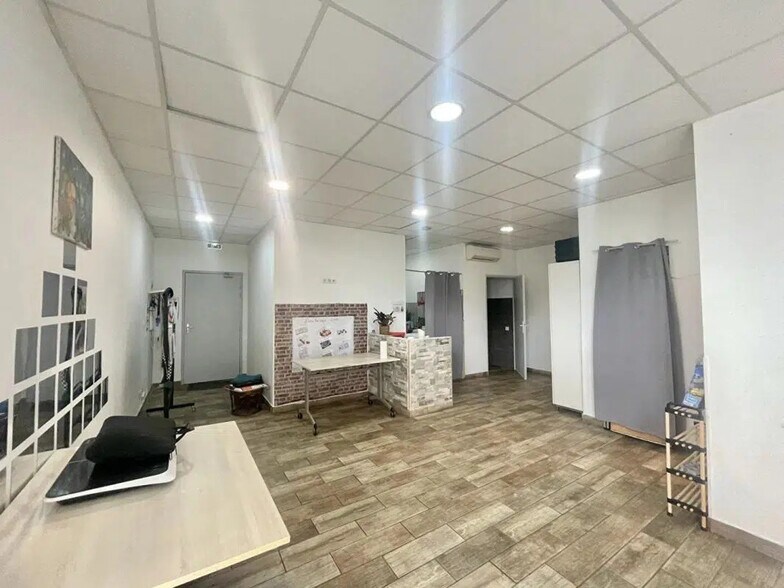 Local commercial dans Antibes à louer - Photo de l’immeuble – Image 3 sur 10