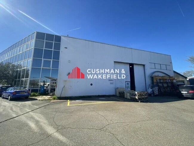 Plus de détails pour Local d'activités à louer