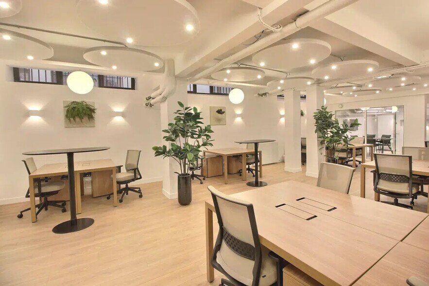 94 Rue Saint-Lazare, Paris à louer - Photo de l’immeuble – Image 3 sur 6
