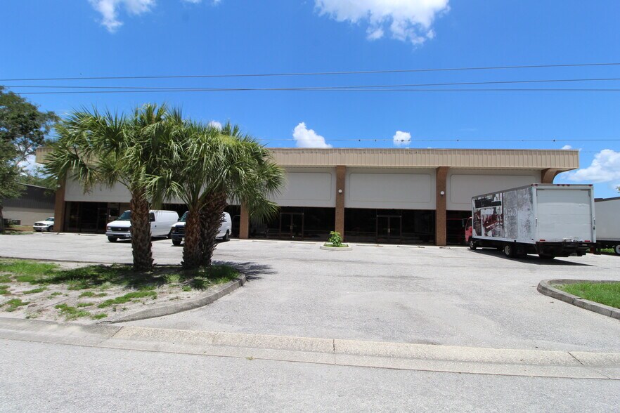 2499 Porter Lake Dr, Sarasota, FL à louer - Photo de l’immeuble – Image 2 sur 10