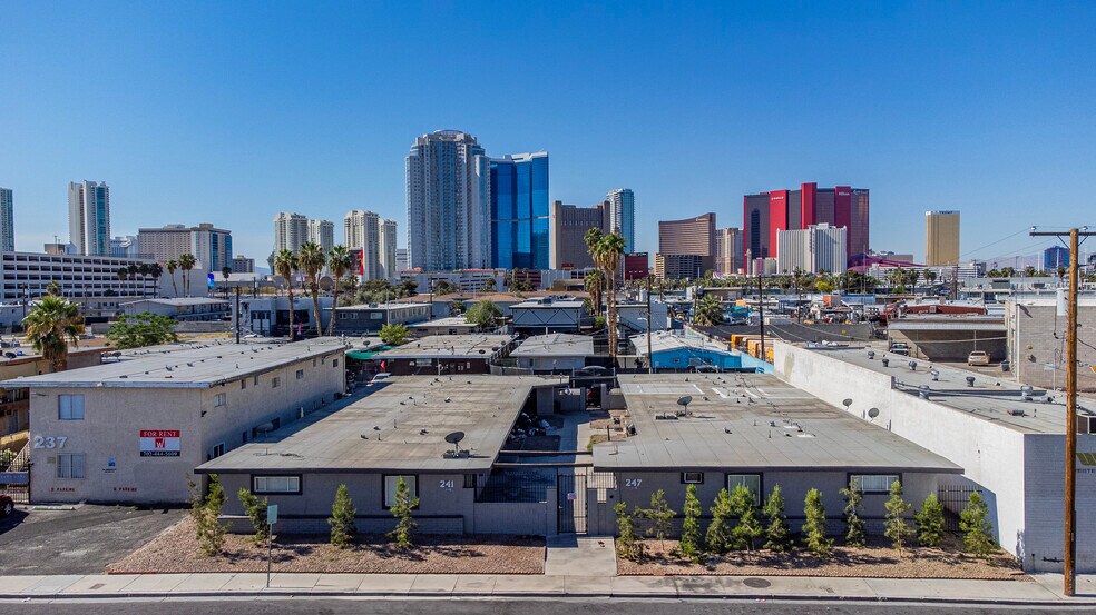 247 Chicago Ave, Las Vegas, NV à vendre - Photo de l’immeuble – Image 2 sur 10