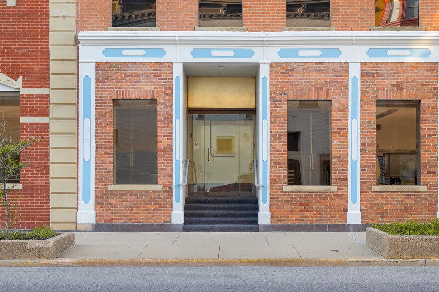 301 Washington St, Columbus, IN à louer - Photo de l’immeuble – Image 3 sur 59