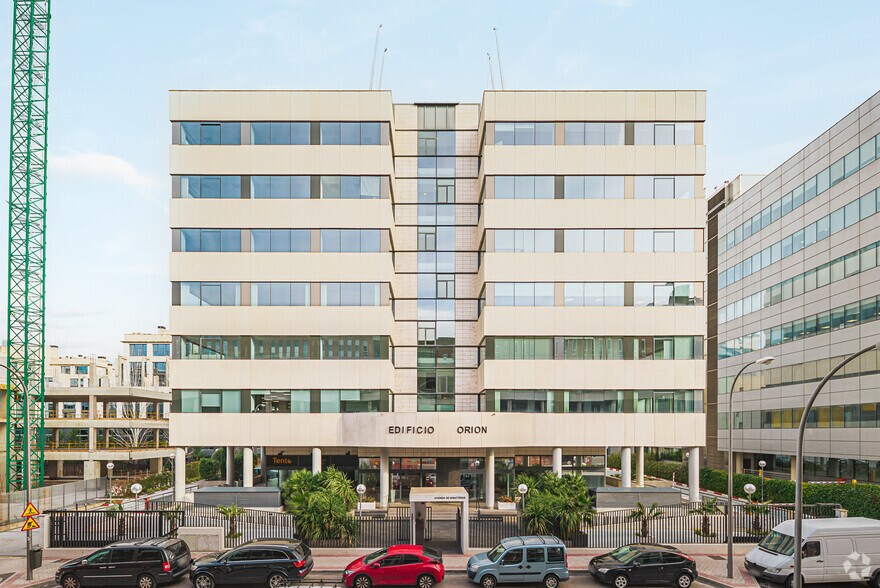 Avenida Manoteras, 26, Madrid, Madrid à louer - Photo de l’immeuble – Image 2 sur 5