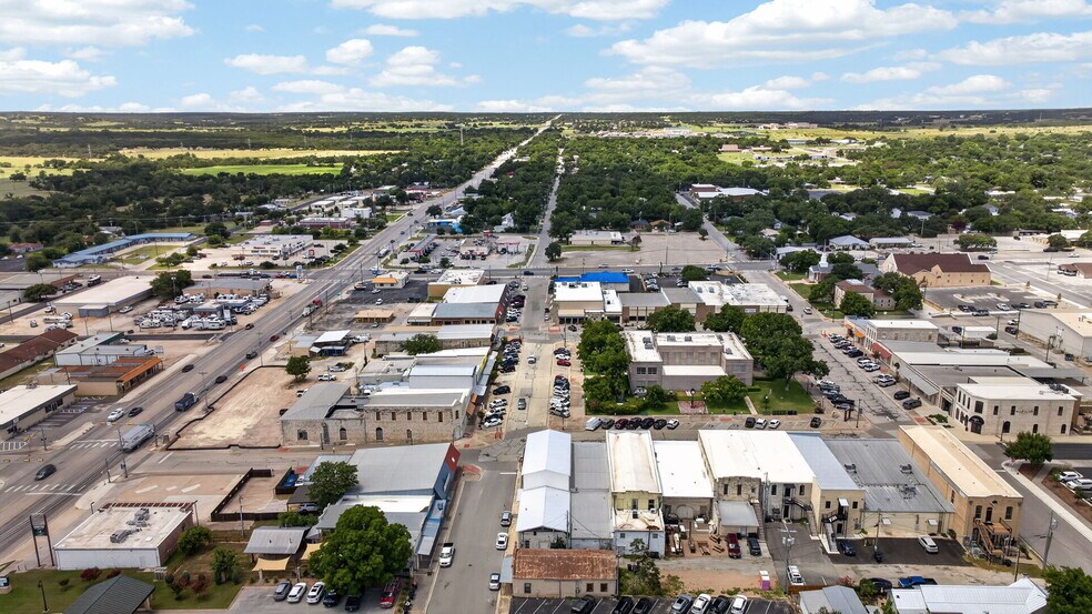 308 S Main St, Burnet, TX à vendre - Photo de l’immeuble – Image 3 sur 13