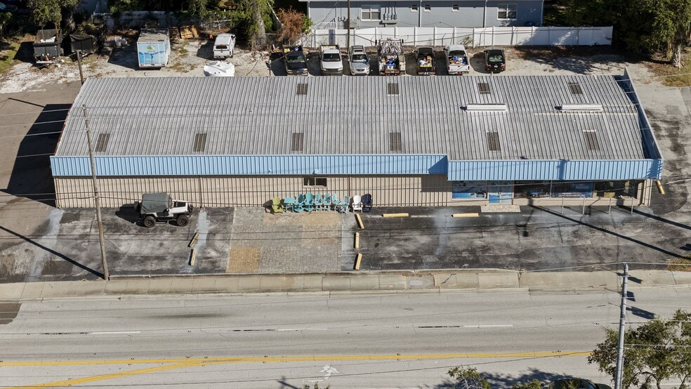 1400 W Bay Dr, Largo, FL à vendre - Photo de l’immeuble – Image 2 sur 25