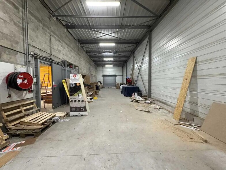 Bureau dans Maignelay-Montigny à louer - Photo de l’immeuble – Image 3 sur 7