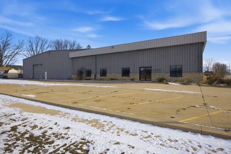 1199 44th St, Marion, IA à vendre - Photo de l’immeuble – Image 2 sur 62