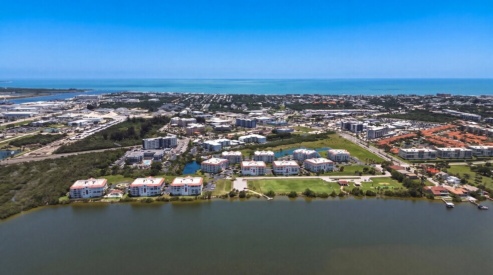 8955 Puerto del Rio Dr, Cape Canaveral, FL à vendre - Photo de l’immeuble – Image 3 sur 13