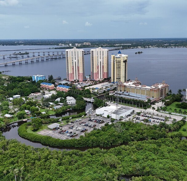 2824 Palm Beach Blvd, Fort Myers, FL à vendre - Aérien – Image 3 sur 6