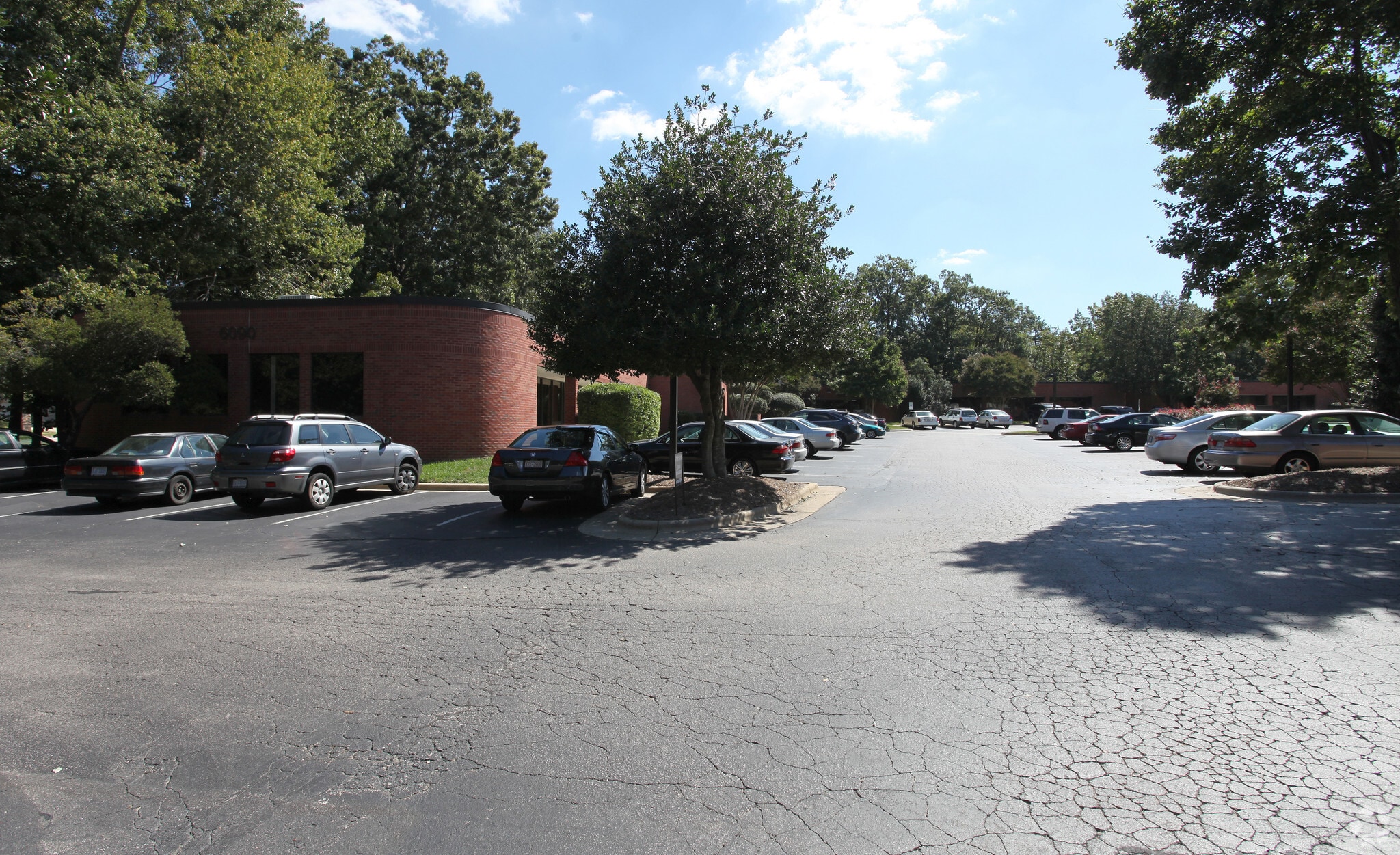 6040-6090 Six Forks Rd, Raleigh, NC à vendre Photo principale– Image 1 sur 5