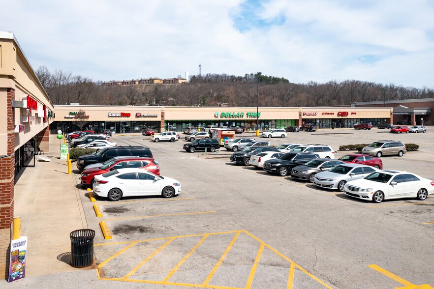 161-165 Outer Loop, Louisville, KY à louer - Photo de l’immeuble – Image 3 sur 21