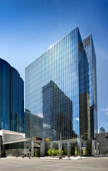 10250 101st St NW, Edmonton, AB à louer - Photo de l’immeuble – Image 3 sur 26