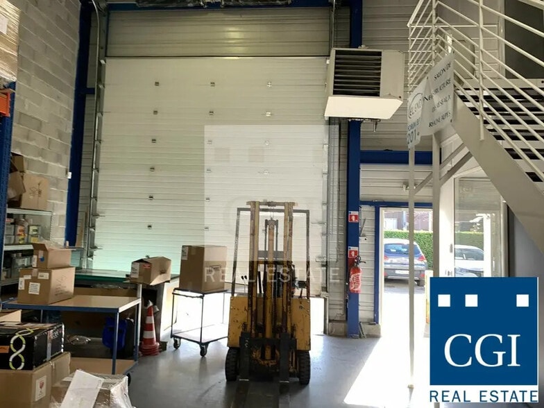 Local d’activités dans Saint-Martin-le-Vinoux à louer - Photo de l’immeuble – Image 3 sur 4