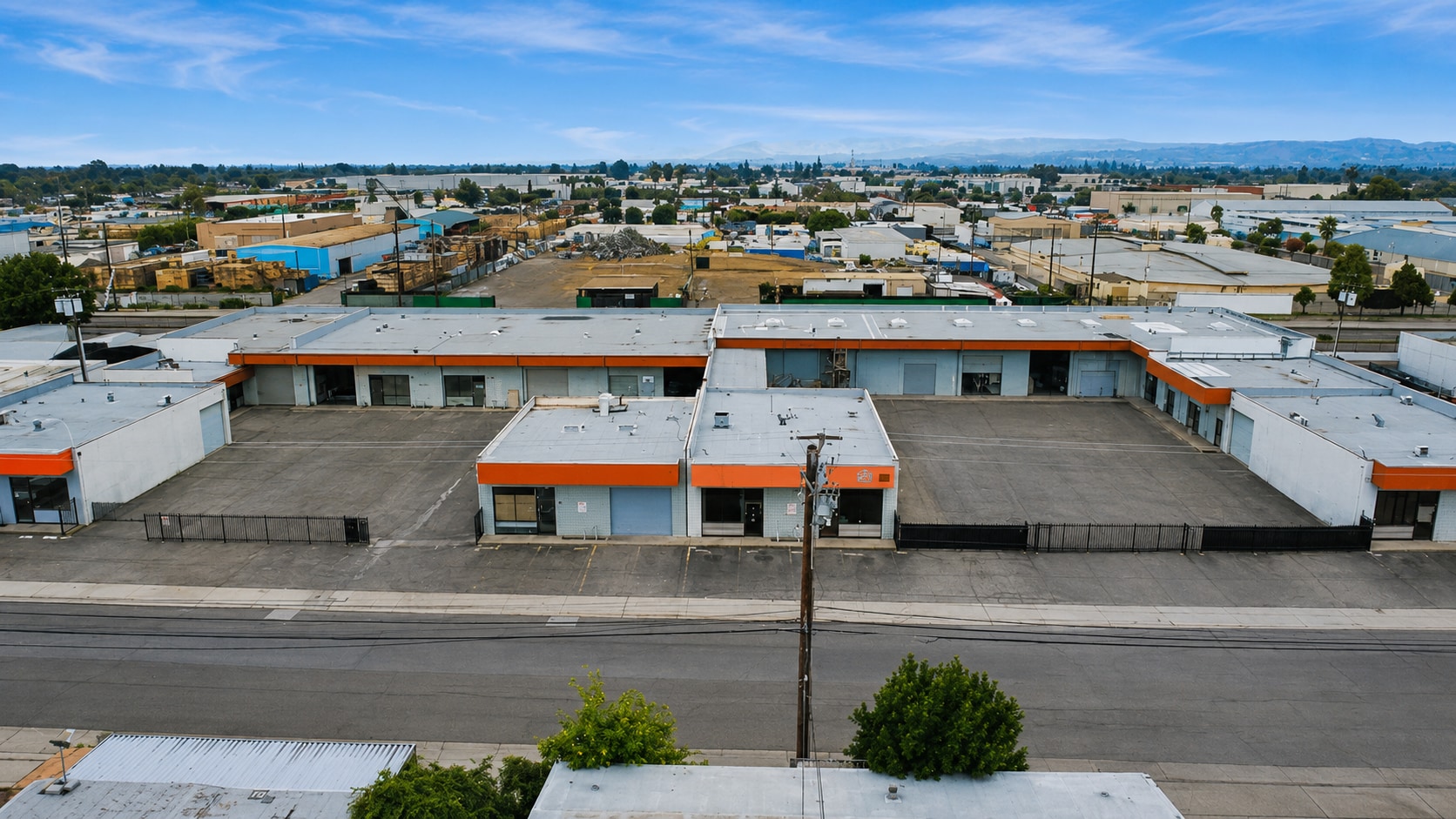 1140-1150 Price Ave, Pomona, CA à louer Photo principale– Image 1 sur 3