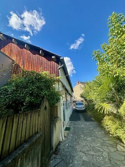 Bureau dans Brive-la-Gaillarde à louer - Photo de l’immeuble – Image 2 sur 5