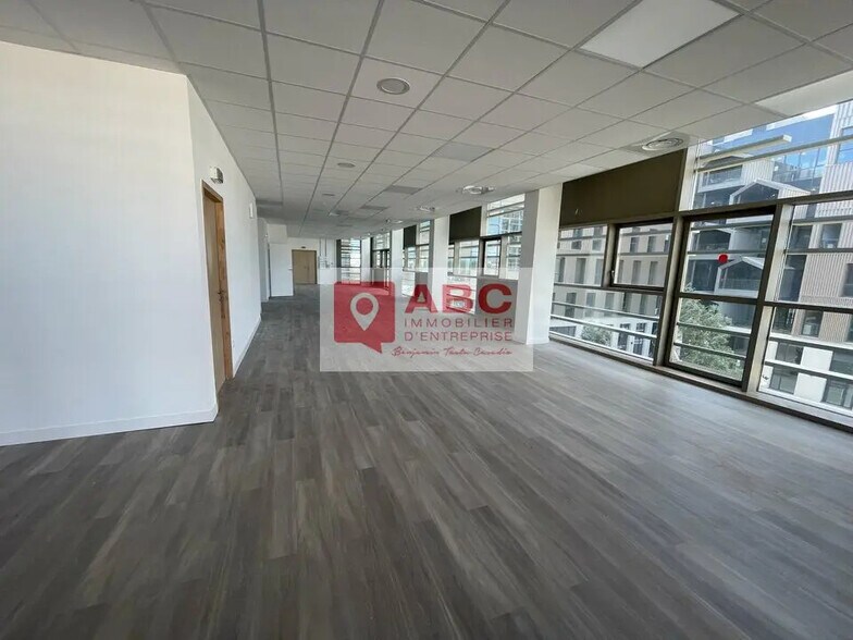 Local commercial dans Montpellier à louer - Photo de l’immeuble – Image 1 sur 7