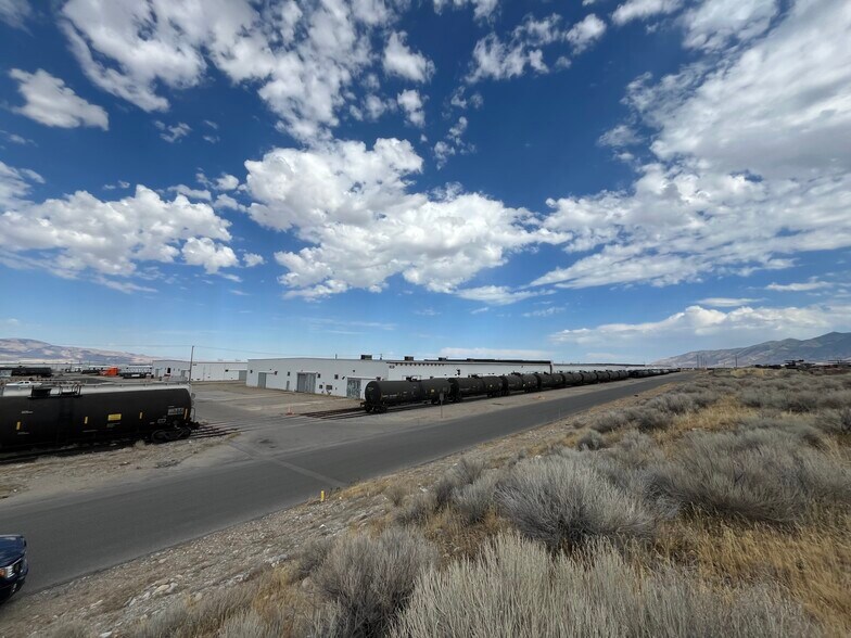 SELLER FINANCING AVAILABLE - Industrial portefeuille de 4 biens à vendre sur LoopNet.fr - Photo de l’immeuble – Image 2 sur 12