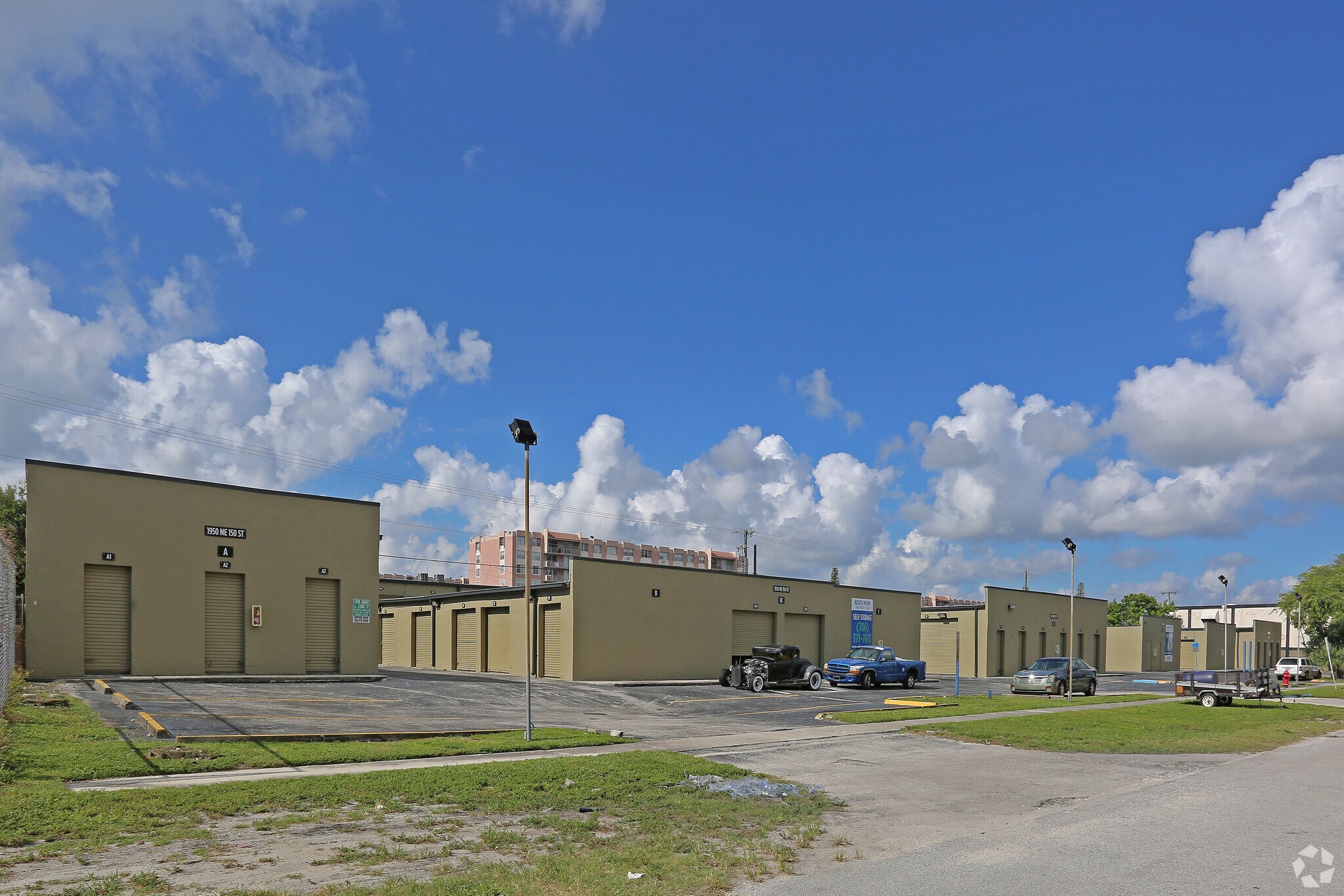 1950 NE 150th St, North Miami, FL à louer Photo principale– Image 1 sur 4