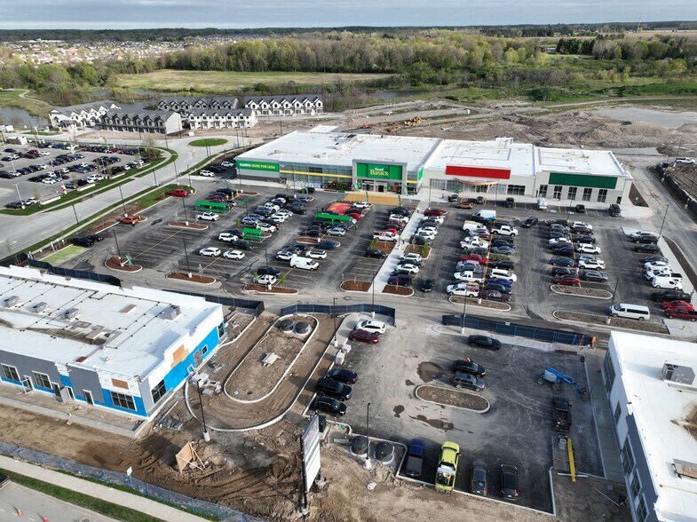 1300 Fanshawe Park Rd E, London, ON à louer - Photo de l’immeuble – Image 2 sur 4
