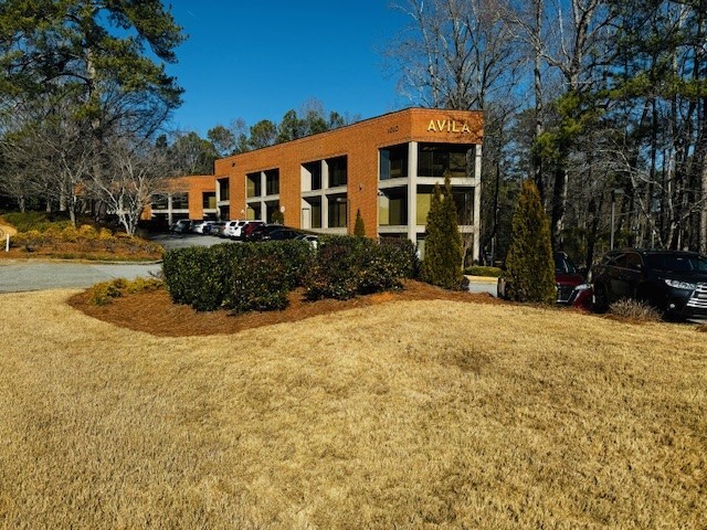 1010 Huntcliff, Atlanta, GA à louer - Photo de l’immeuble – Image 1 sur 18