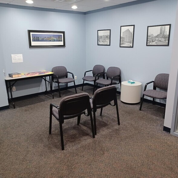 16800 W Twelve Mile Rd, Southfield, MI à louer - Photo intérieure – Image 2 sur 8