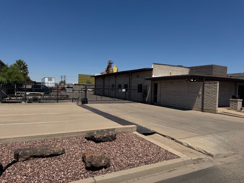 5624 N 54th Ave, Glendale, AZ à louer - Photo de l’immeuble – Image 2 sur 11