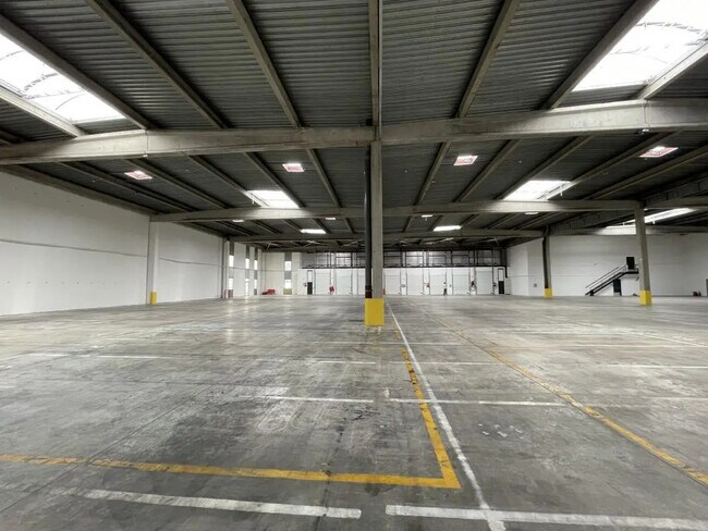 Plus de détails pour Bureau, Local d'activités à louer