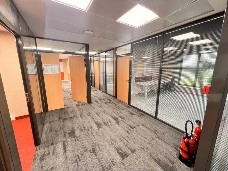 Bureau dans Lieusaint à louer - Photo intérieure – Image 2 sur 9