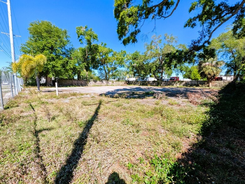 4110 E 10th Ave, Tampa, FL à louer - Photo de l’immeuble – Image 3 sur 6
