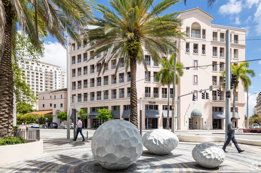 95 Merrick Way, Coral Gables, FL à louer - Photo de l’immeuble – Image 3 sur 31