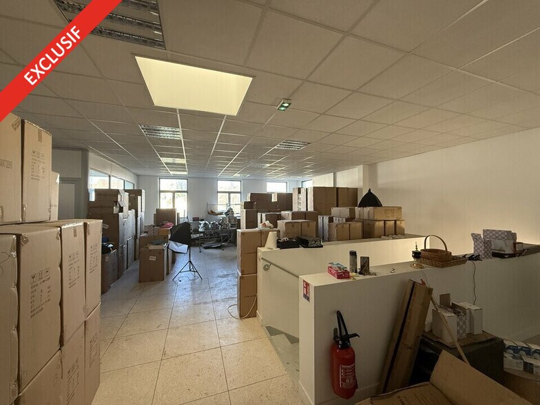 Local d’activités dans Saint-Denis à louer - Photo intérieure – Image 3 sur 3