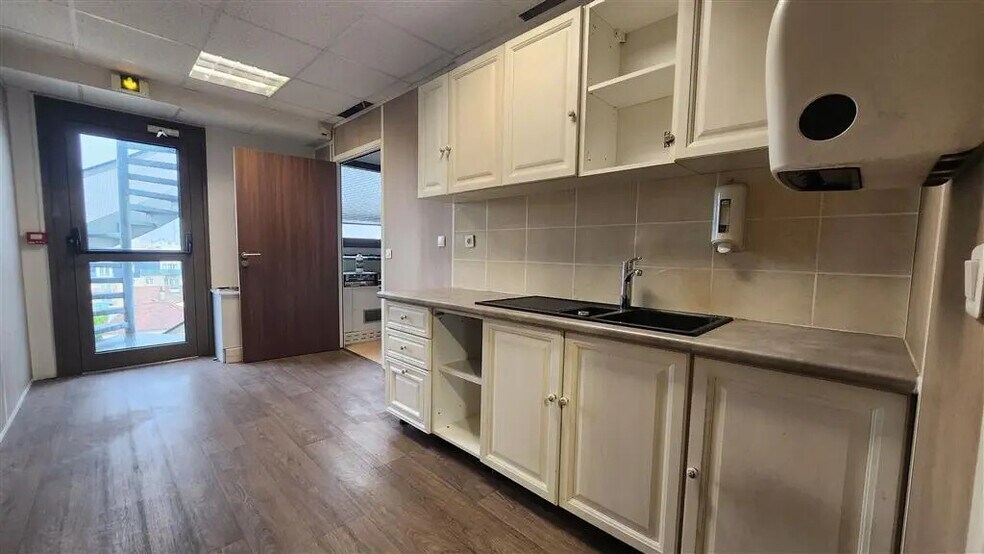 Bureau dans La Garenne-Colombes à louer - Photo de l’immeuble – Image 3 sur 8