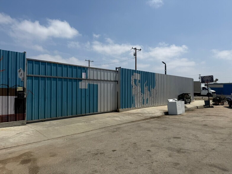 413 W 131st St, Los Angeles, CA à louer - Photo de l’immeuble – Image 2 sur 8