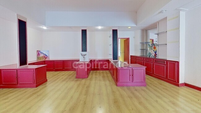 Plus de détails pour Local commercial à vendre
