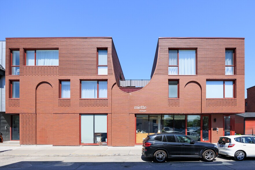 2668-2678 Rue Notre-Dame O, Montréal, QC à vendre - Photo de l’immeuble – Image 3 sur 20