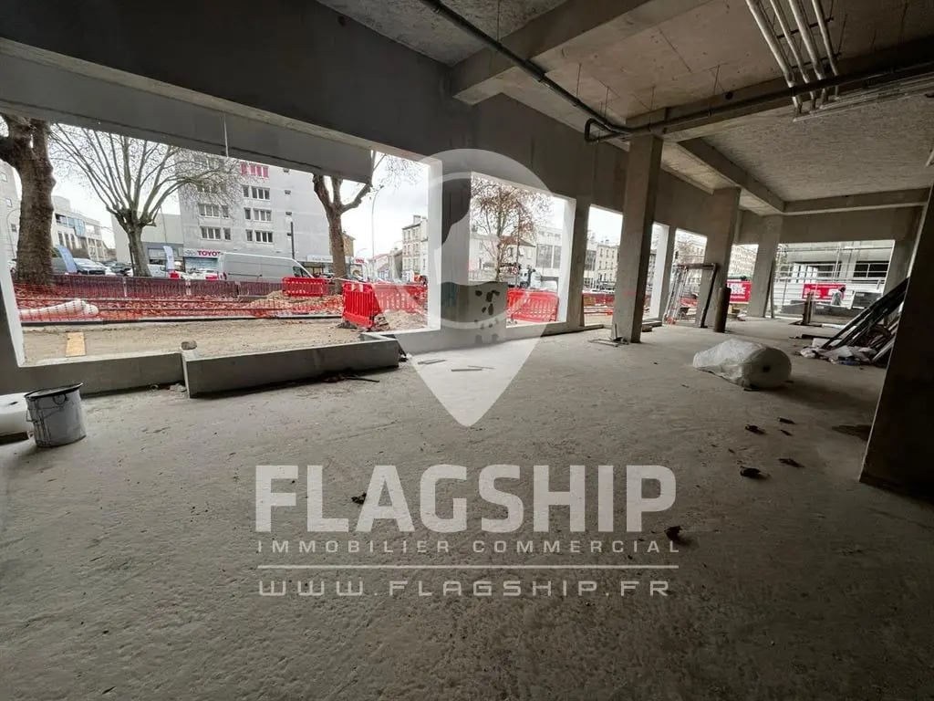 Local commercial dans Bagneux à louer Photo intérieure– Image 1 sur 7