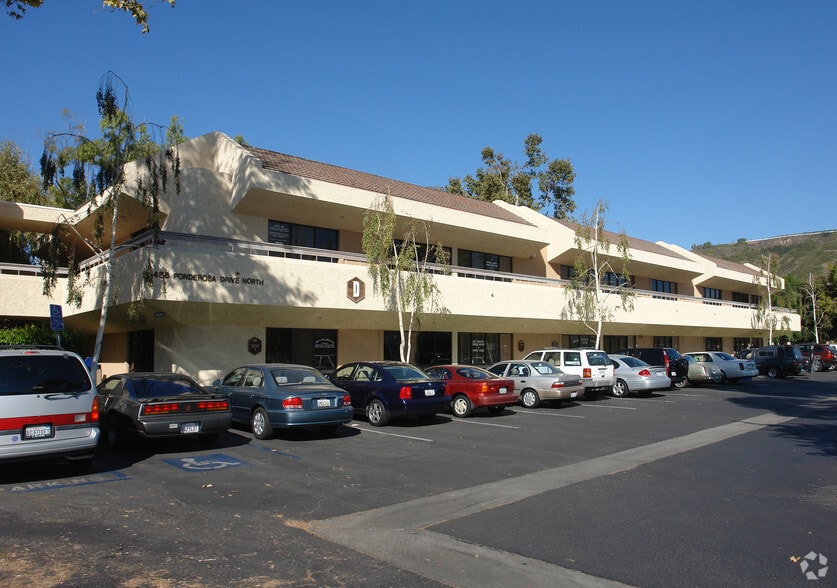 2486 N Ponderosa Dr, Camarillo, CA à vendre - Photo principale – Image 1 sur 20