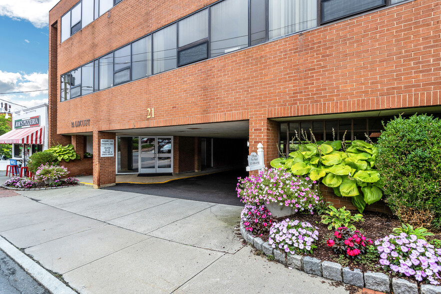 21 Locust Ave, New Canaan, CT à louer - Photo de l’immeuble – Image 2 sur 9