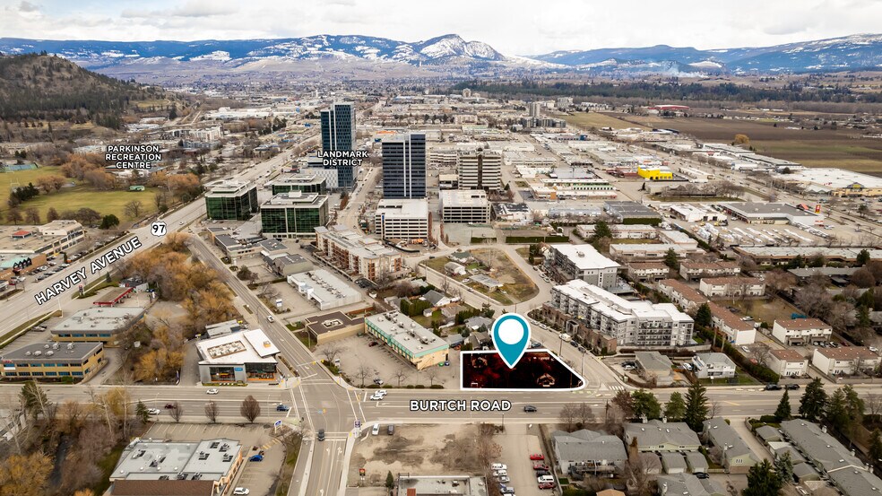 1923-1931 Burtch Rd, Kelowna, BC à vendre - Aérien – Image 1 sur 2