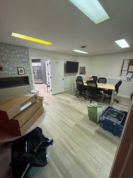 1824 E Broad St, Columbus, OH à louer - Photo de l’immeuble – Image 3 sur 11