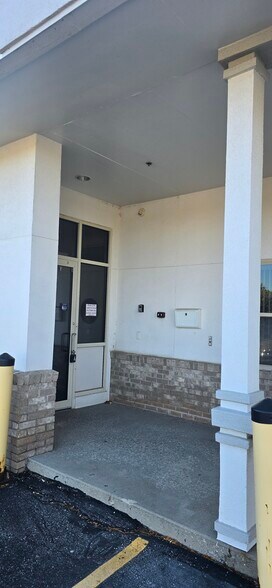 4240 S Lees Summit Rd, Independence, MO à louer - Photo de l’immeuble – Image 2 sur 17