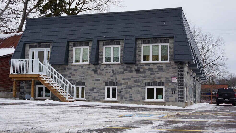 366 Midland Ave, Midland, ON à louer - Photo de l’immeuble – Image 2 sur 5