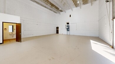 14315 SW 139th Ct, Miami, FL à louer Numérisation 3D Matterport– Image 1 sur 12