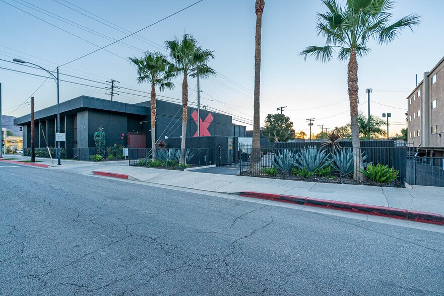 1001 S Victory Blvd, Burbank, CA à vendre - Photo principale – Image 1 sur 14